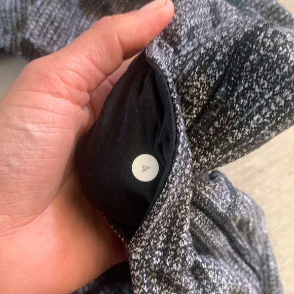 Lulu Lemon Tight Size 4 Wunder Under Low Rise Luon Variegated Knit Black Heather - Picture 10 of 12